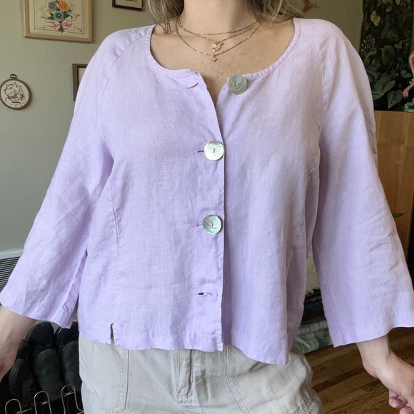 Vintage lavender linen button up summer top with large abalone shell buttons - Picture 4 of 7